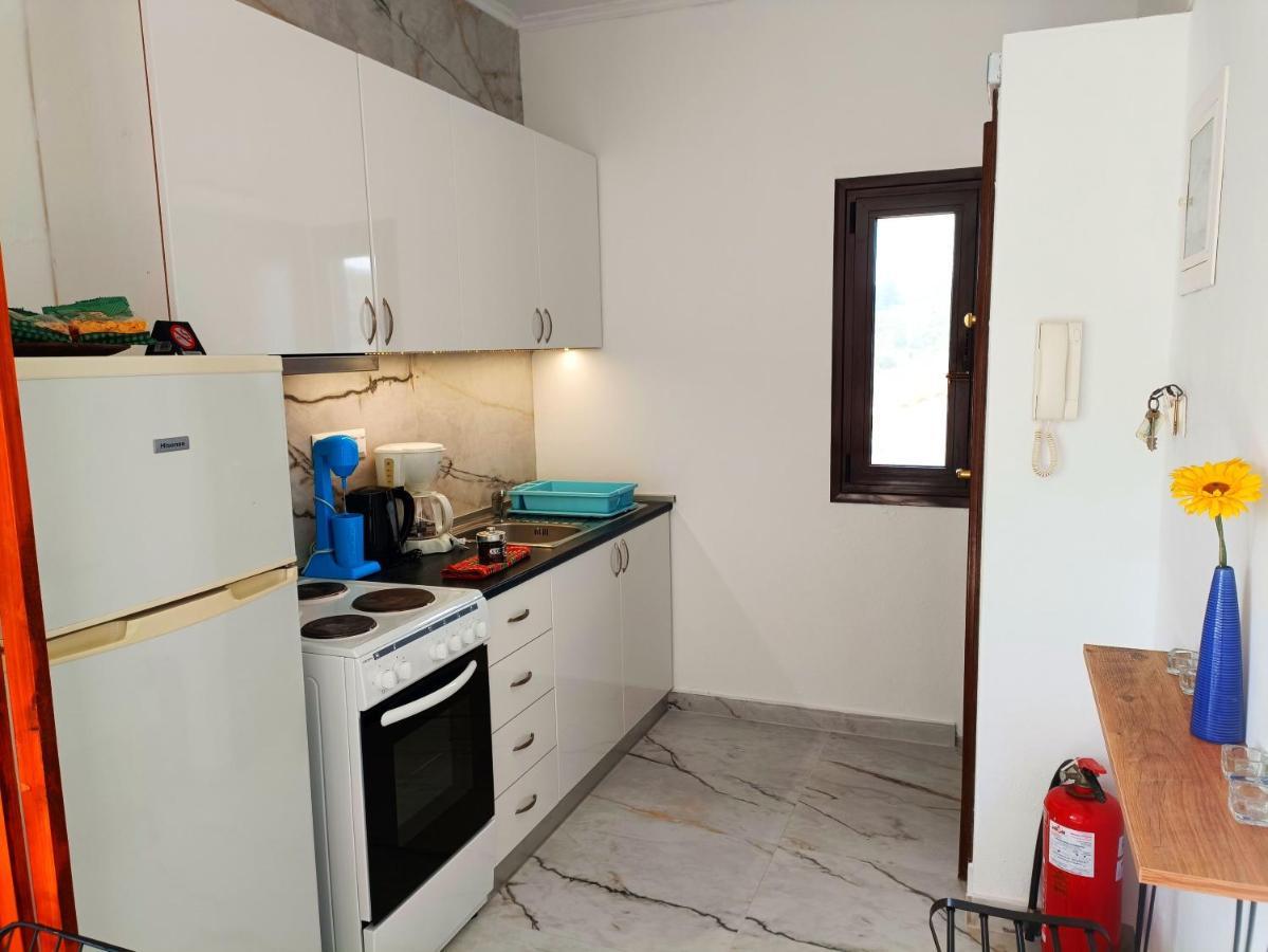 Salonikiou Beach Apartments Akti Salonikiou Exterior foto